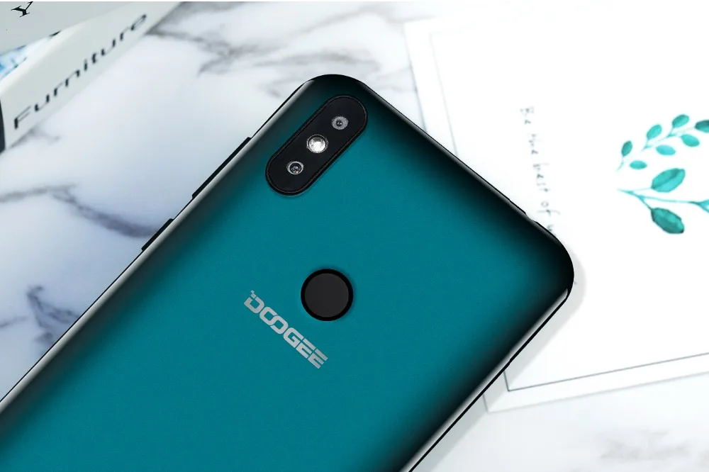 DOOGEE Y8 смартфон с 6 1-дюймовым дисплеем четырёхъядерным процессором MTK6739 ОЗУ 3 ГБ