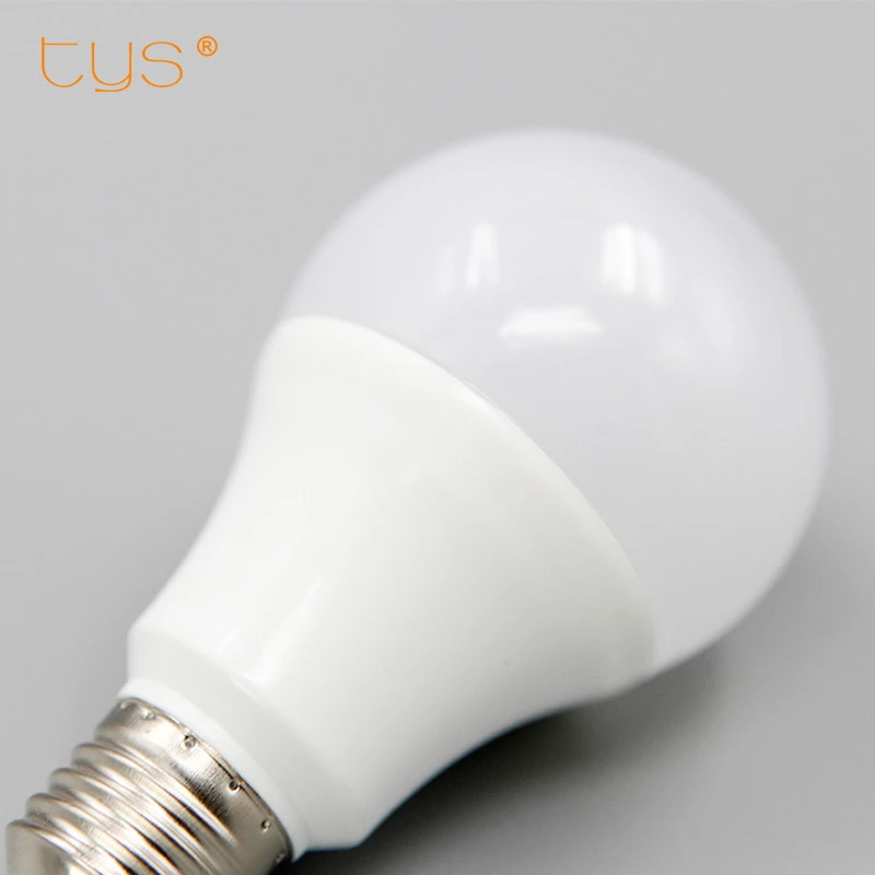 RGB светодиодная лампа E27 3W 5W 7W AC 85-265V с возможностью регулировки яркости и многоцветной сменой с IR-пультом управления для праздничного оформления.