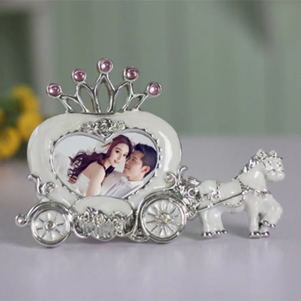 Фоторамка с короной и металлическим украшением в виде драгоценных камней|Рамка| |