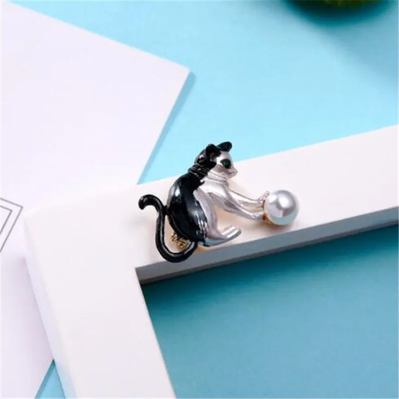 WKOUD Play Ball Cat Brooch Enamel Animal Kitty Brooches for Women Kids Jewelry Green Eye Small Pins Fashion | Украшения и