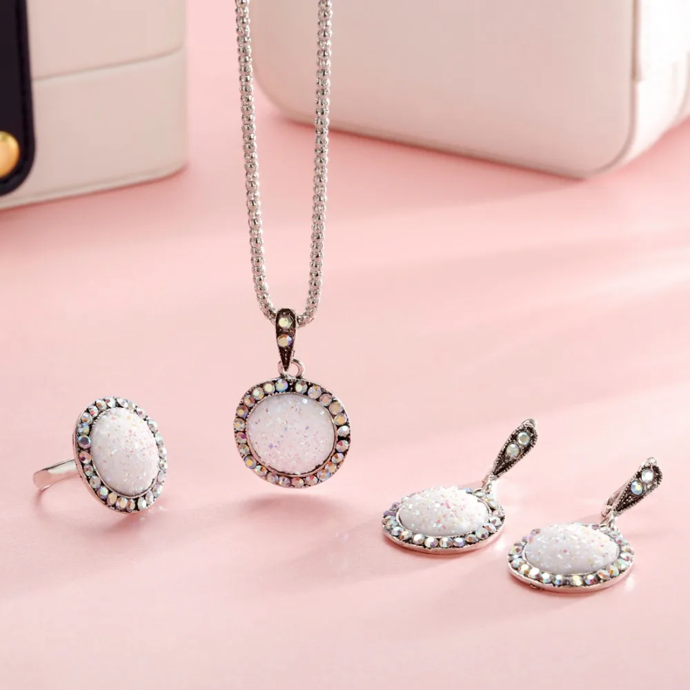 amazing price Vintage Gem Jewelry Set Fashion Women Jewelry Set Antique Silver Broken Stone Round Stone Pendant Necklace Sets