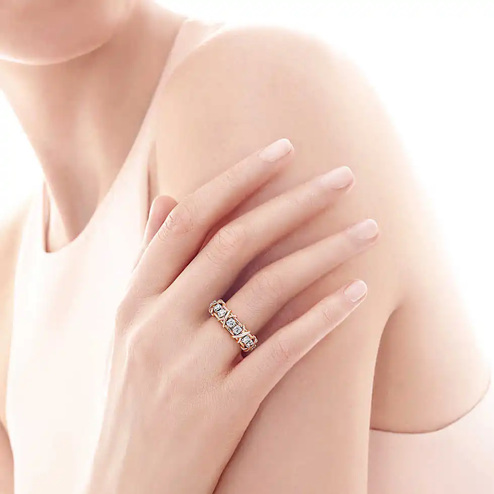 Роскошное женское кольцо из стерлингового серебра с милым бриллиантом в форме х