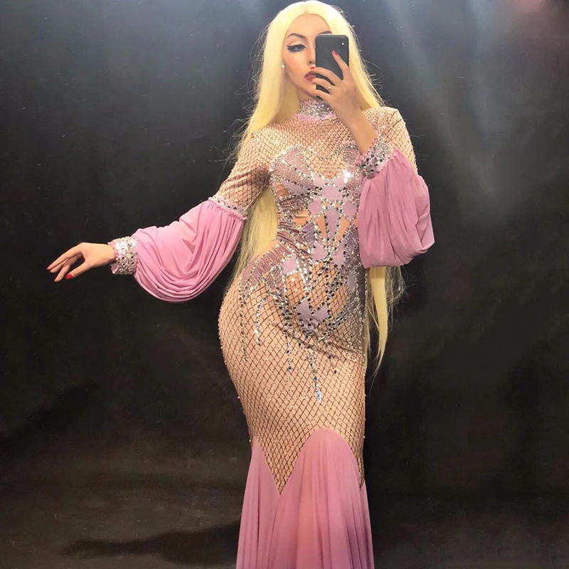 Роскошное серебряное длинное стрейчевое платье стразы с уникальными рукавами