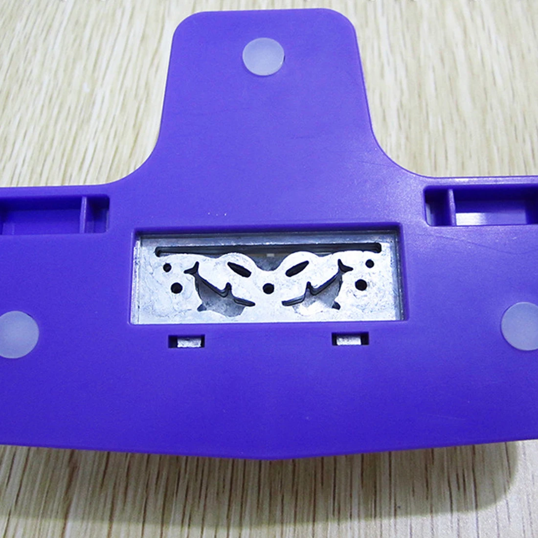 

1pcs DIY Scrapbooking Handmade Edge Device Paper Cutter Craft Gift Handmade Fancy Border Punch Embossing Tools Flower Hot