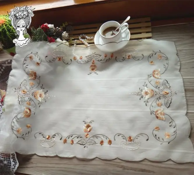 

* Exports to Europe collectibles silk hand-embroidered table runners / lid towel / mat beautiful
