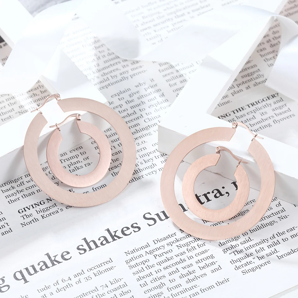 New drop-shaped hanging black round cake earrings tide women fashion wild accessories titanium steel jewelry | Украшения и