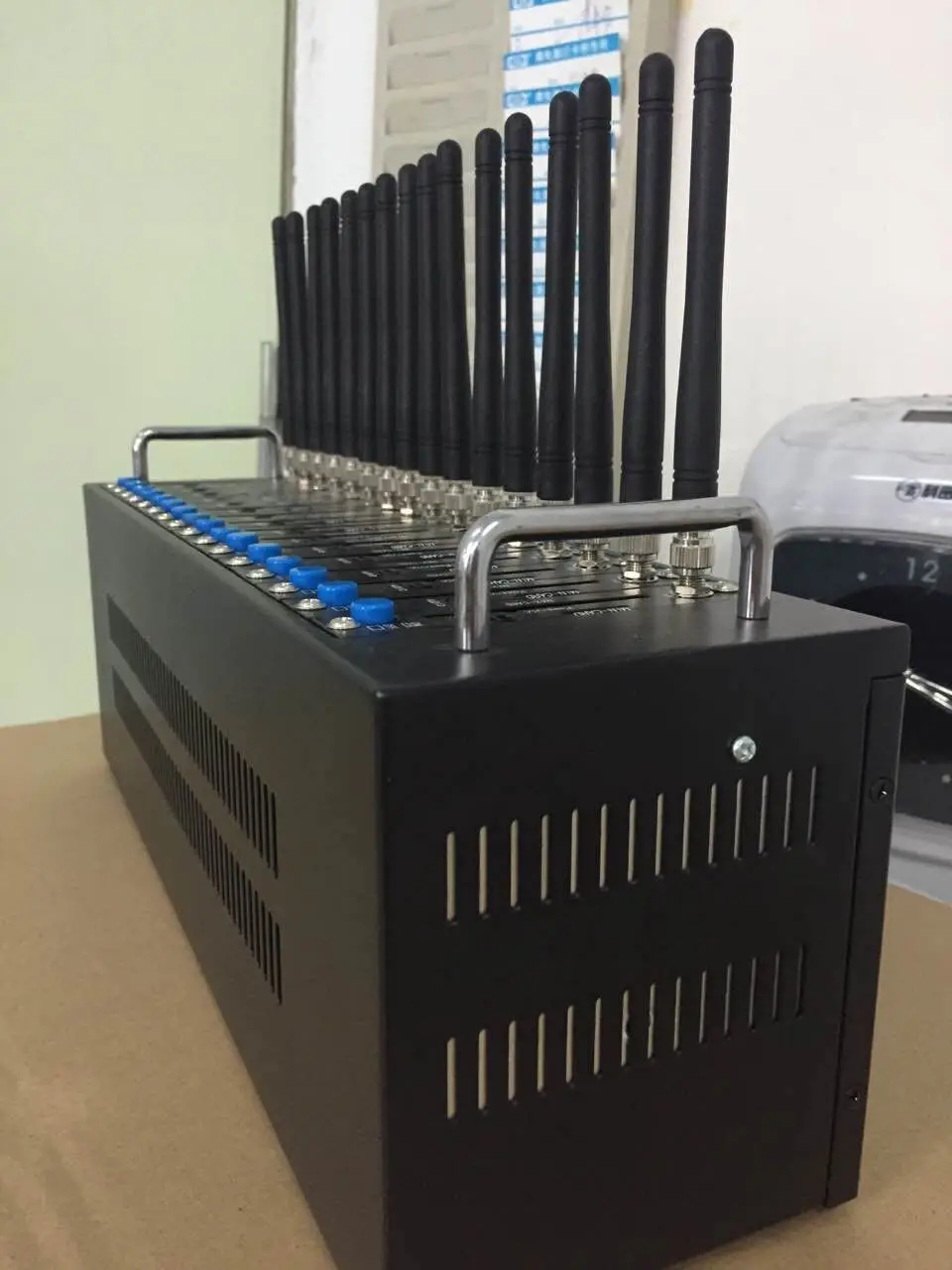 Устройство для отправки смс 16 портов wavecom gsm модем с бесплатным программным