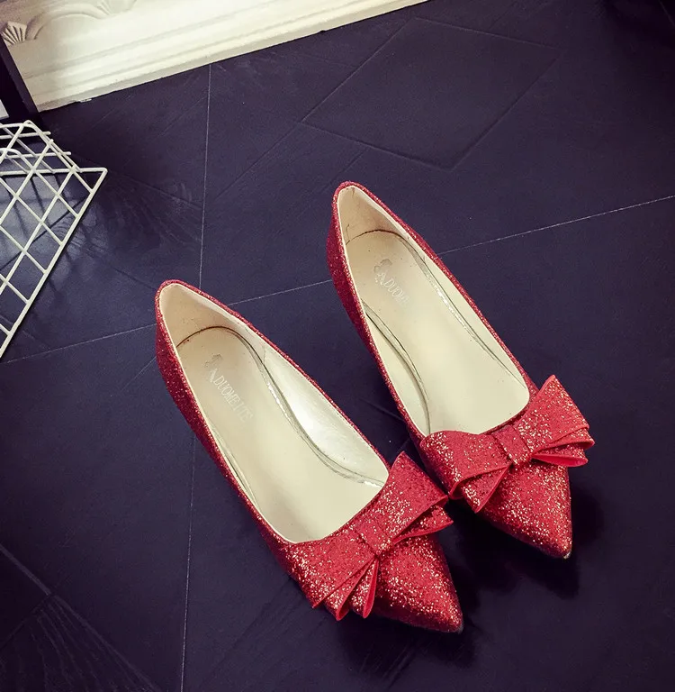 Женские туфли на высоком каблуке привлекательные золотистого цвета с острым