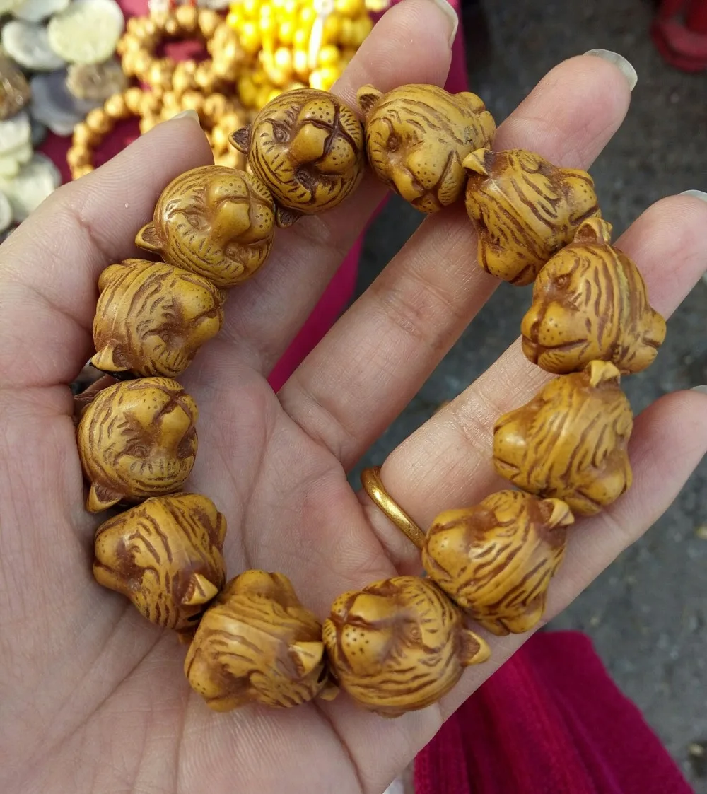 Недорогой двухсторонний резной браслет из натурального персикового дерева с