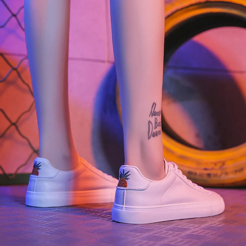 Женские кроссовки из вулканизированной искусственной кожи на платформе со