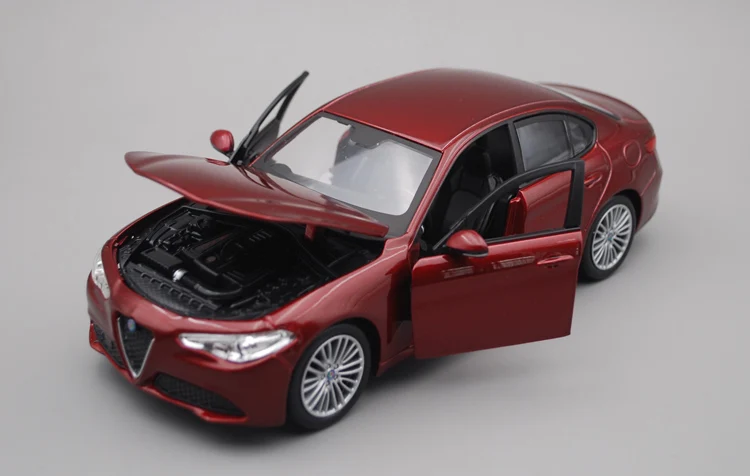 Bimei Высокая 1:24 Alfa Romeo Giulia модель автомобиля из сплава красный синий подлинный