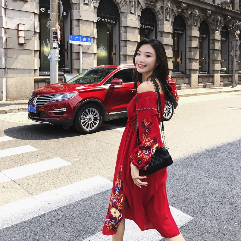 Женское богемное платье с длинным рукавом открытыми плечами и разрезом | Женская