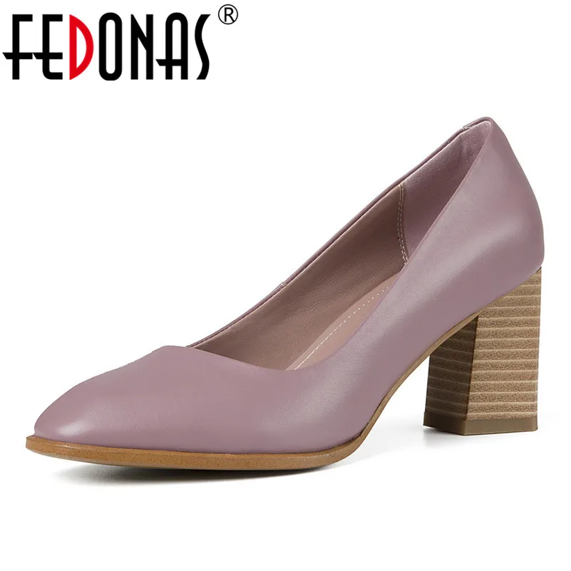 Женские туфли лодочки FEDONAS черные из натуральной кожи с острым носком на весну