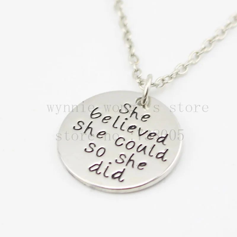 Ручная печать &quotона верила что она может так сделать&quot ожерелье серебро девушка