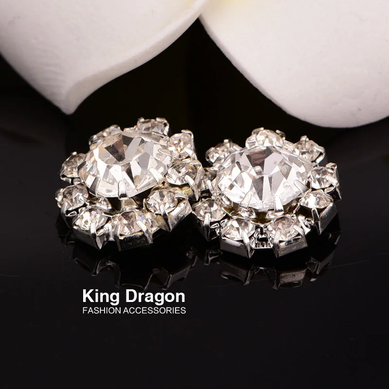 Прозрачная пуговица со стразами пришивная в виде цветка по центру 10 мм-15 мм 20