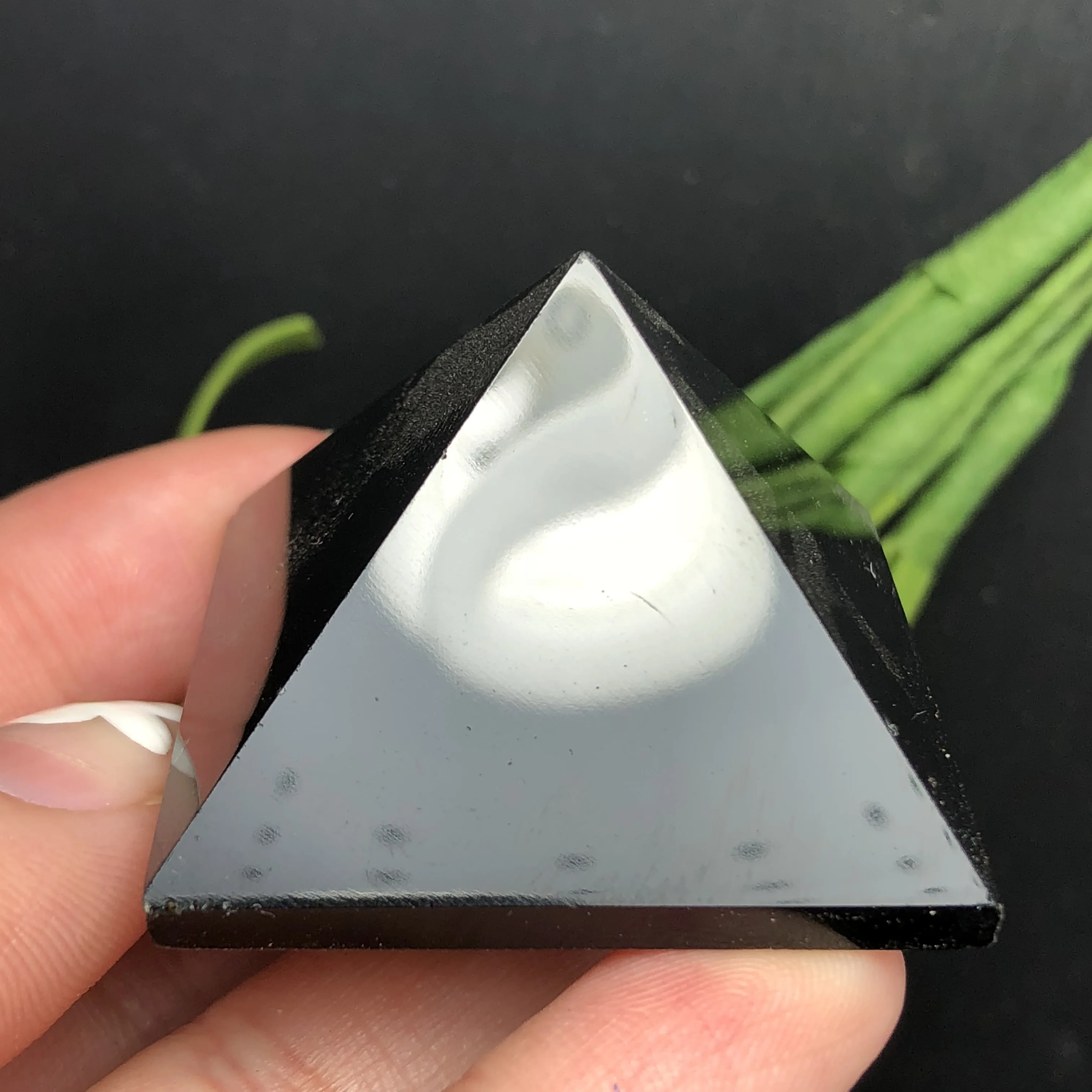 Природный обсидиан кристалл минеральный кварц гравировка пирамидной чакры