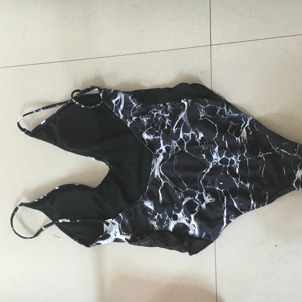 2017 черный мраморный принт Цельный купальник на бретельках с открытой спиной