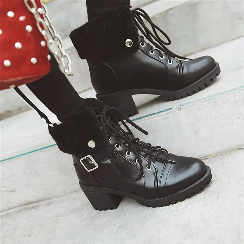 YMECHIC/женские ботильоны на меху со шнуровкой; обувь на высоком квадратном каблуке; ботинки в байкерском стиле с пряжкой; зимние ботинки черного цвета размера плюс; коллекция года