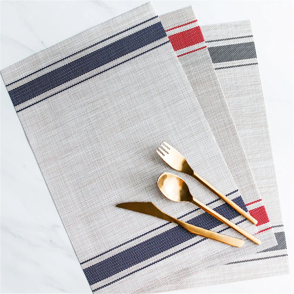 Простые столовые приборы в полоску коврик для обеденного стола