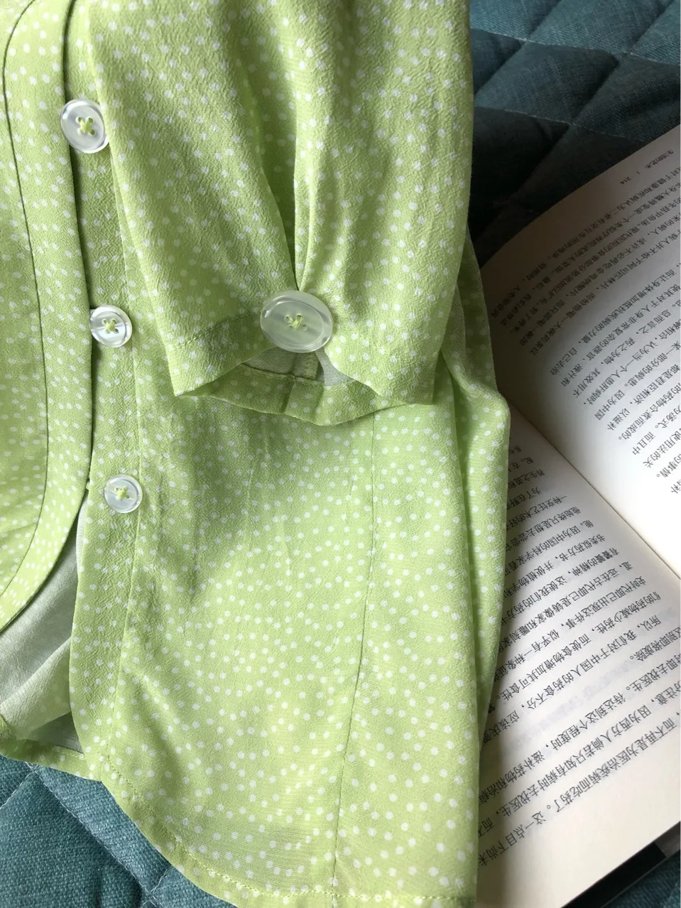 

100% Viscose Autumn Blue/Green Women Blouse Dot Lantern Sleeve Top Deep V-neck Women's Shirt Blouses and Tops