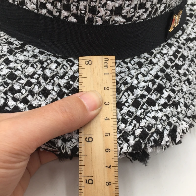 Fashion flat-topped hat black and white knitting small letters fashion tassel wide brim British vantrend men women |