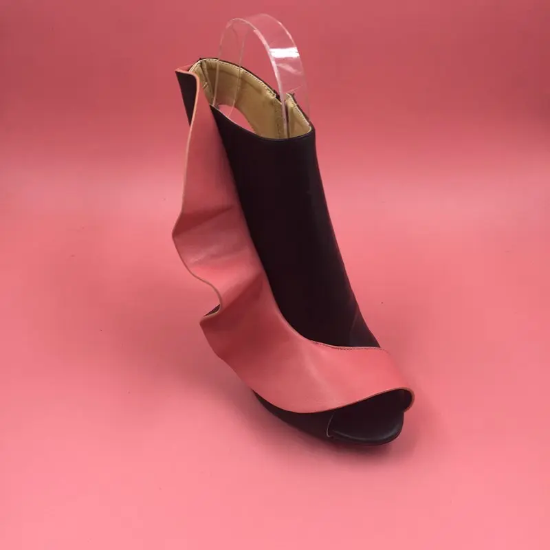 Женская обувь черного и розового цвета с оборками ботильоныс открытым носом