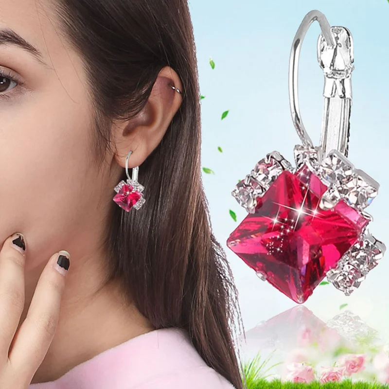 Женские квадратные серьги-подвески белые красные стразы с камнями эффектные