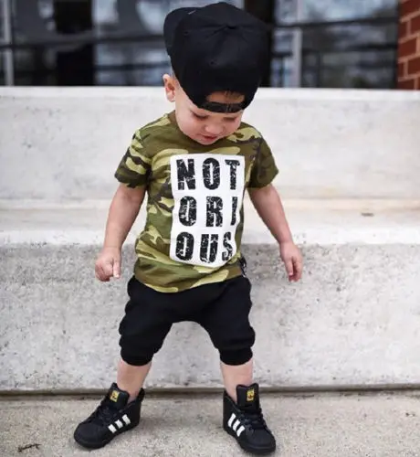 Модные камуфляжные топы для маленьких мальчиков футболка и шорты летний