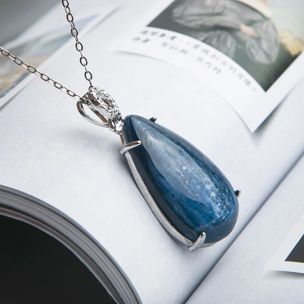 Подвеска из натурального кианита Королевского синего цвета 30x17x9 мм с кристаллом