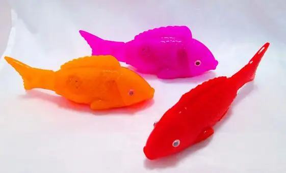 Будет выбран в произвольном порядке светильник музыкальные качели