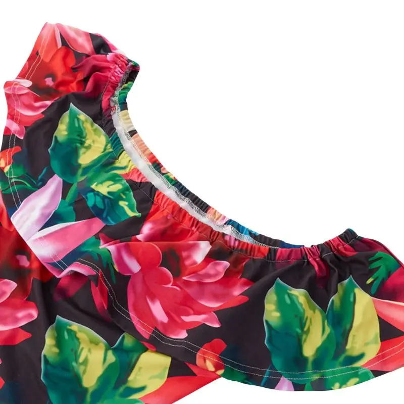 Женское короткое коктейльное платье облегающее мини с открытыми плечами и