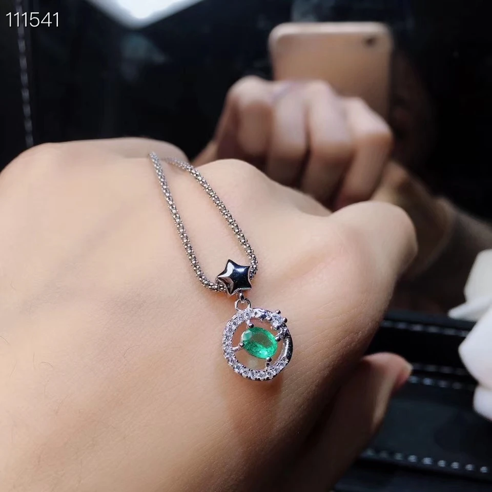 Кольцо и подвеска вечерние серебра 925 пробы с натуральным зеленым изумрудом |