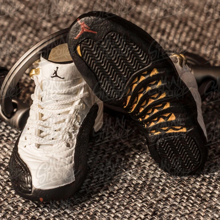 Кроссовки AIR Taxi AJ12 gold Jordan 12 стерео 3D модель брелок подвеска на Рюкзак