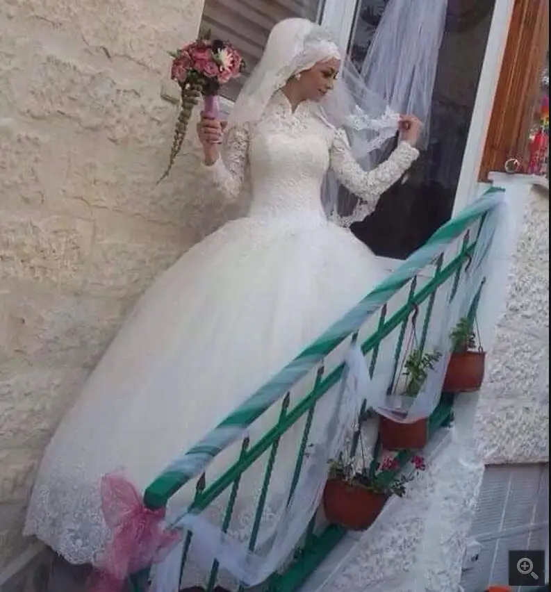 Мусульманское бальное платье свадебное с длинным рукавом и высоким воротом