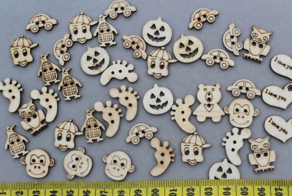 

800 pcs of kawaii animals wood Wooden buttons Pendants cabs Beads size 15-25mm wood slices