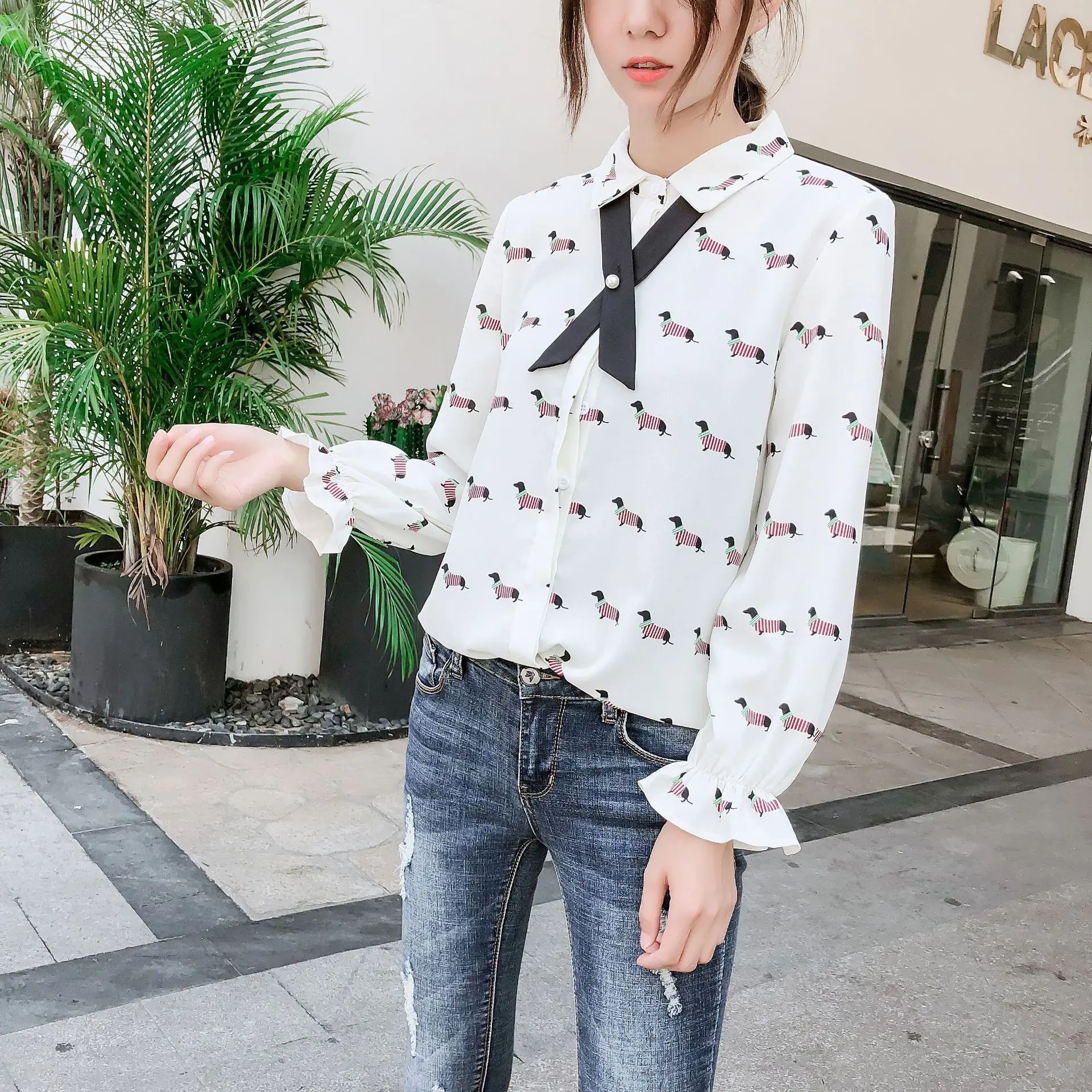 FEKEHA Autumn Women Chiffon Blouses 2019 Female Dog Print Clothing Bow Tie Flare Sleeve Office Shirt White Lady Cute Tops Blusas |