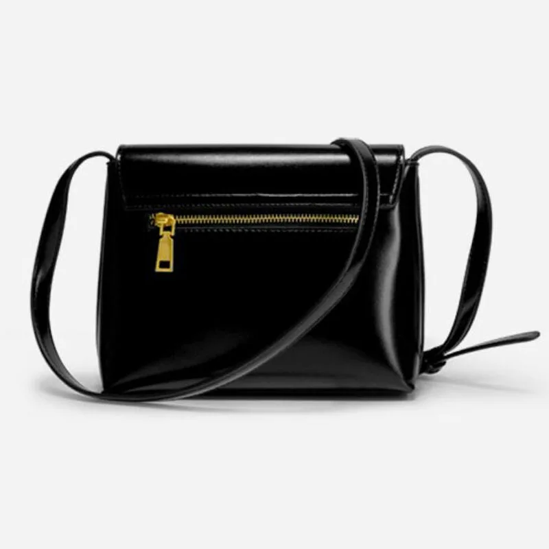 Женская маленькая квадратная сумка с металлической пряжкой кожаная на плечо