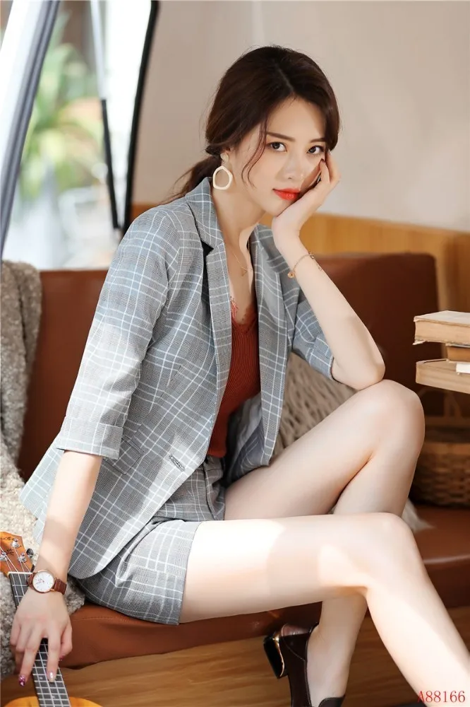 Женский деловой костюм из 2 предметов с шортами и куртками пиджак весна лето