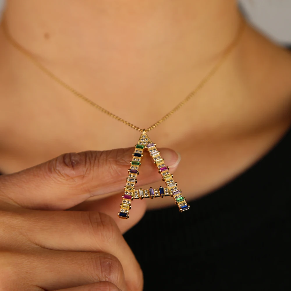 Новые модные ювелирные изделия iced out micro pave cz красочные радужные Багеты ожерелье с буквенными подвесками для женщин мужчин хип хоп ювелирные изделия