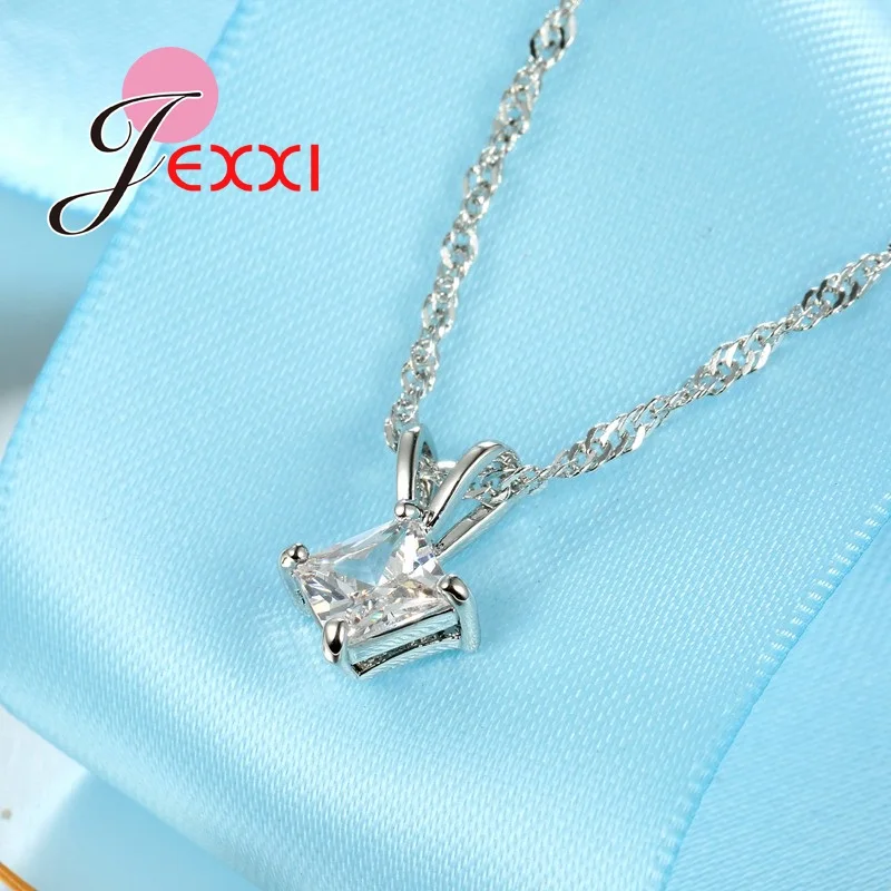 Цепочка с кулоном квадратная из серебра 925 пробы инкрустацией прозрачного