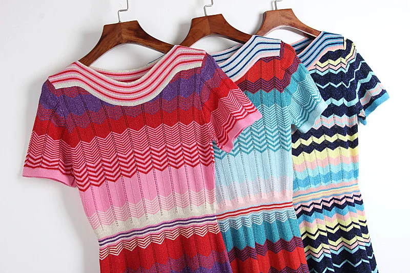 Женское трикотажное платье в полоску с вырезами 2019 летнее вырезом лодочкой и