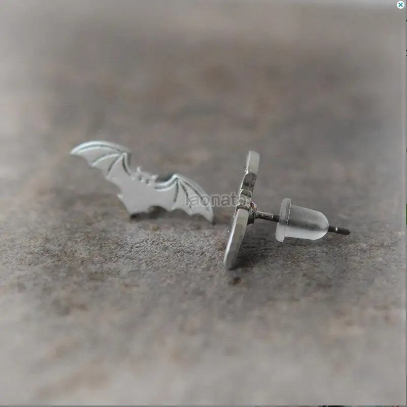 Новое поступление серьги-гвоздики в форме летучих мышей с золотым и серебряным