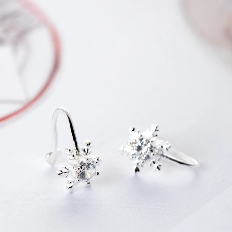 Серьги Клипсы из серебра 925 пробы с цирконом в виде снежинки и