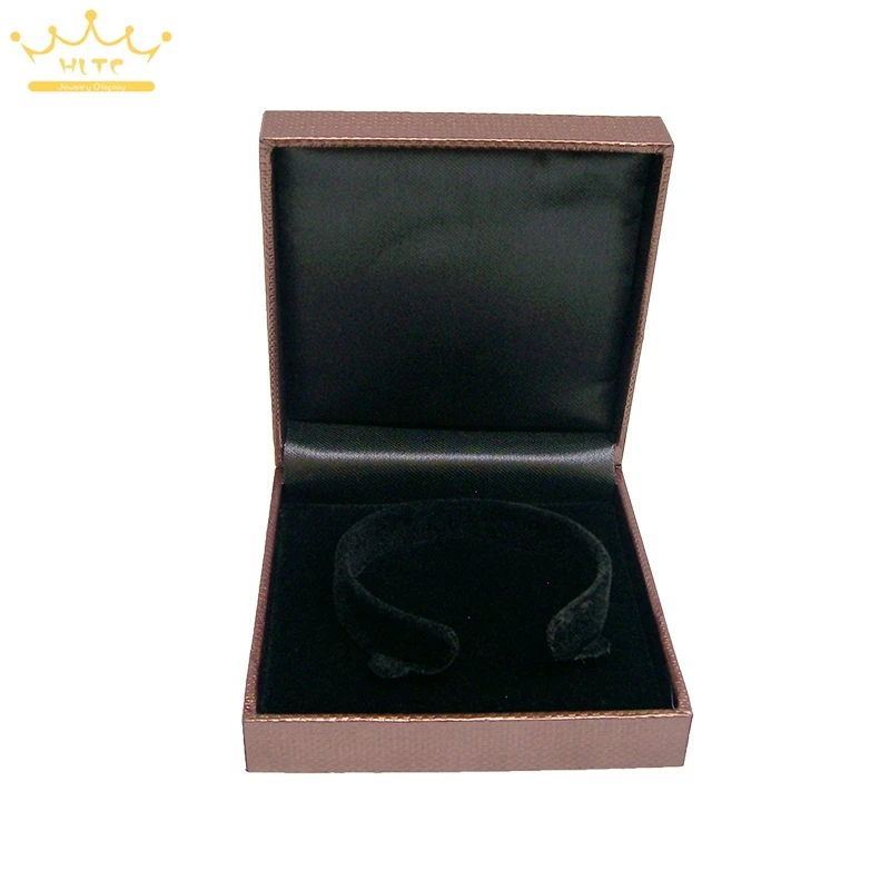 Подарочная коробка для ювелирных изделий из кожзаменителя черная бархатная