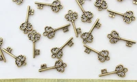 700pcs skeleton keys vintage keys antique bronze tone plated pendants charms kitsch little wedding embellishement