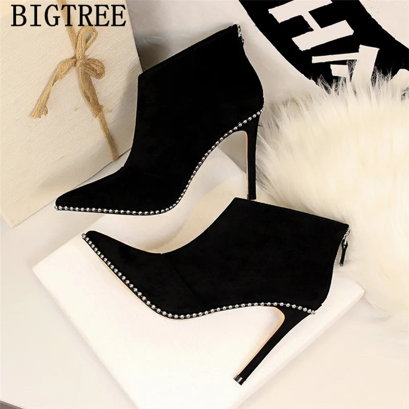 Женские кожаные сапоги Пикантные женские туфли с заклепками на высоком каблуке