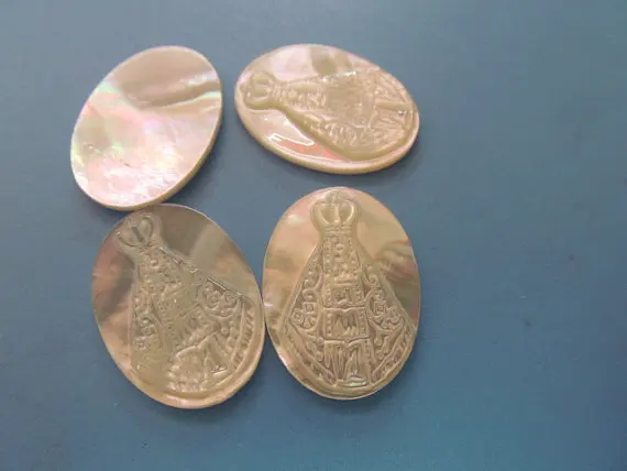 

Top Quality 6pcs 15charm20 20charm25mm Genuine MOP Shell ,Pearl Shell Virgin Mary Oval Cameo Caved jewelry beads