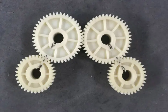 Электрическая соковыжималка оранжевого цвета все запчасти шестерня для