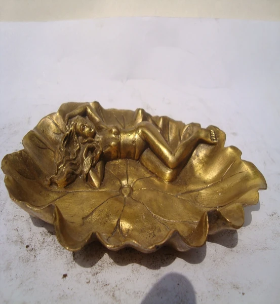 The price of a large copper ashtray is beautiful lotus leaf dual-purpose craft ornaments |