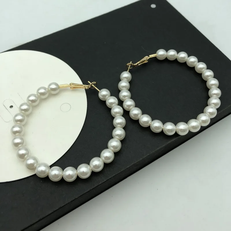 Женские серьги-кольца с искусственным жемчугом | Украшения и аксессуары